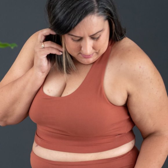 Rae Mode Nonstop Full Size Cutout Detail Sports Bra - Picture 10 of 10